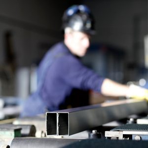 Slijpen van stafstaal, kokers, hoek, T-en U-profielen